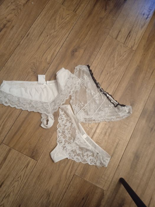 Komplet białej bielizny damskiej