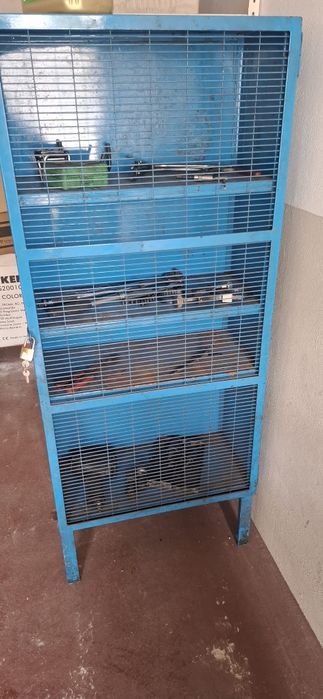 Armário Azul todo em chapa de forma manual para guardar ferramentas/kits automóvel