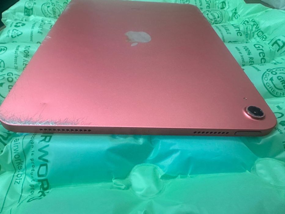 iPad 10 10.9" 2023 Wi-Fi 64гб подряпини на корпусі