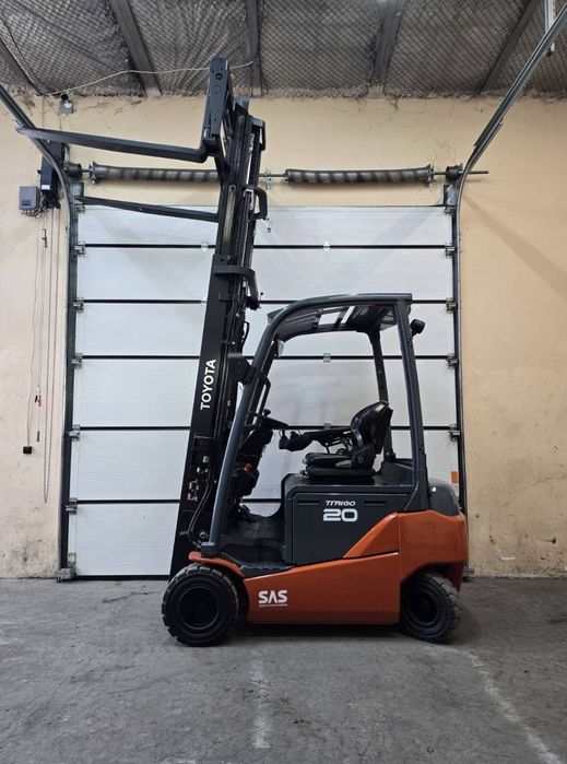 Навантажувач вилковий, газовий 5.5 тонн Yale GLP55VX,