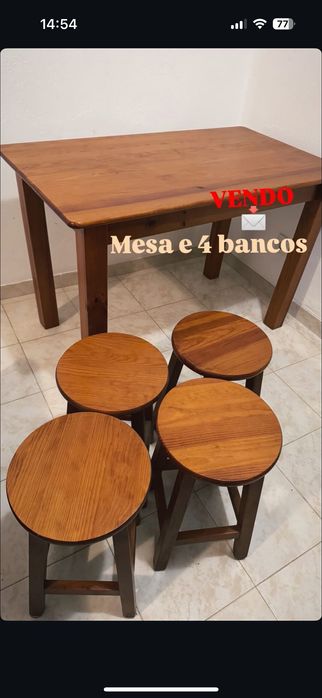 Mesa e 4 bancos madeira
