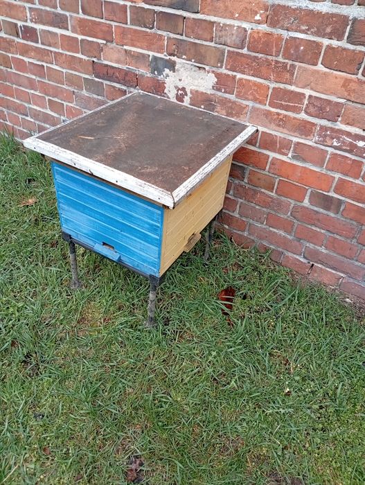 Ul ,ulik do wychowu matek pszczelich. Ul odkładowy