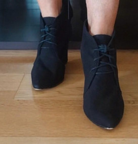 Pretas em bico camurça