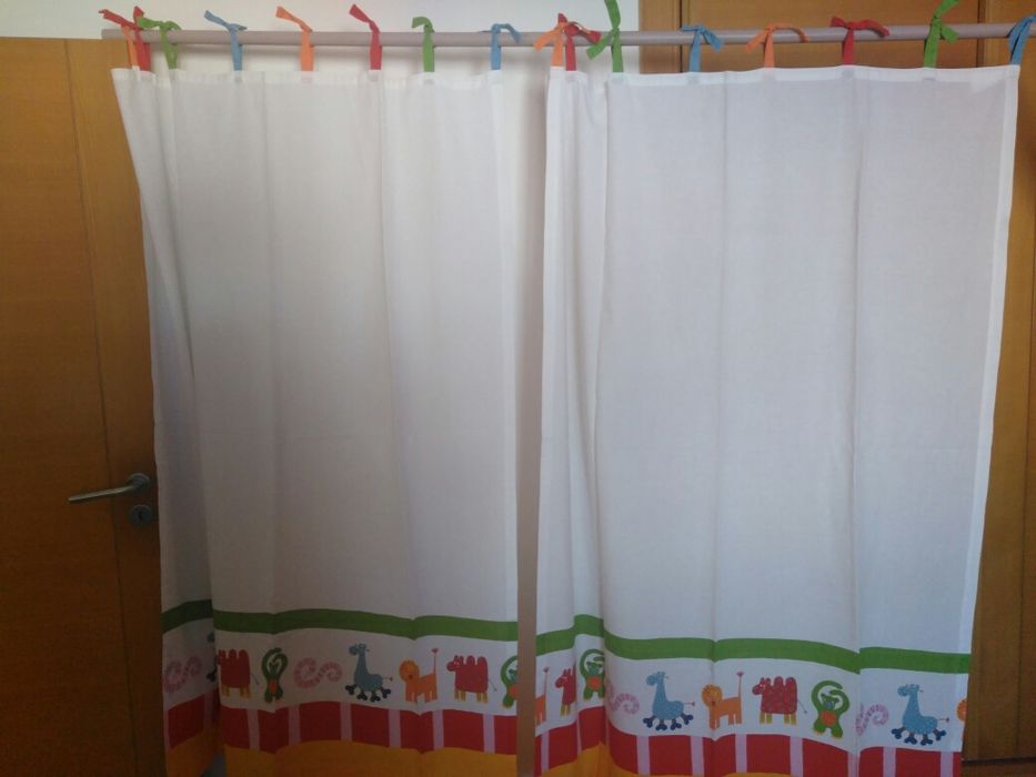 Cortinado, capa de edredon e almofadas