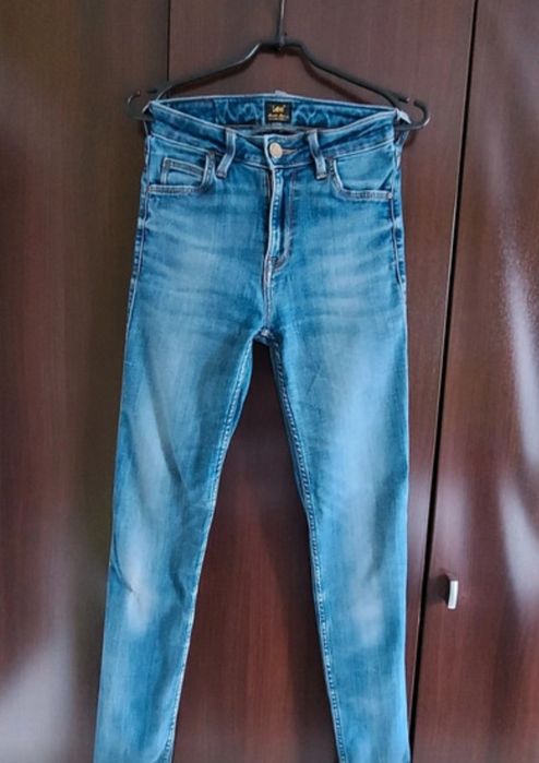 Jeansy Lee Scarlett High  | Wysoki Stan   | Przetarcie na kolanie | Rozmiar 25/XS