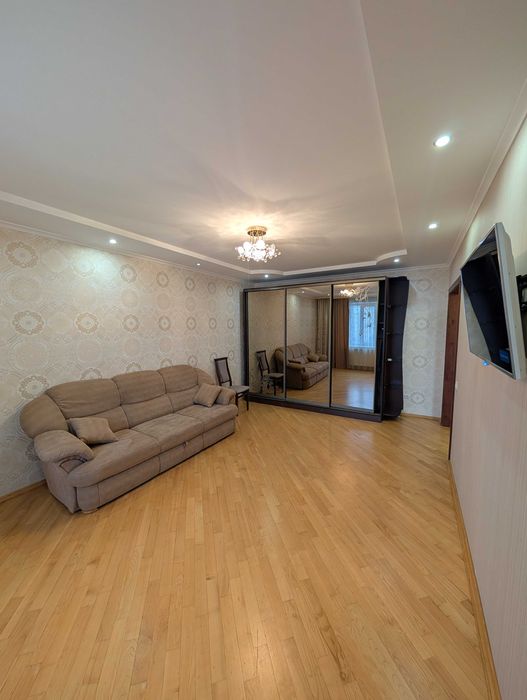 Оренда просторої Трикімнатної квартири біля Veles Mall _RR