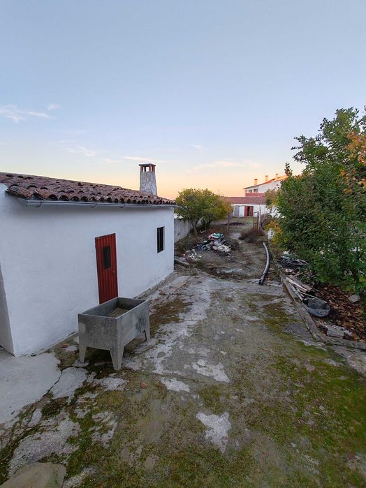 Moradia típica alentejana com quintal e anexos