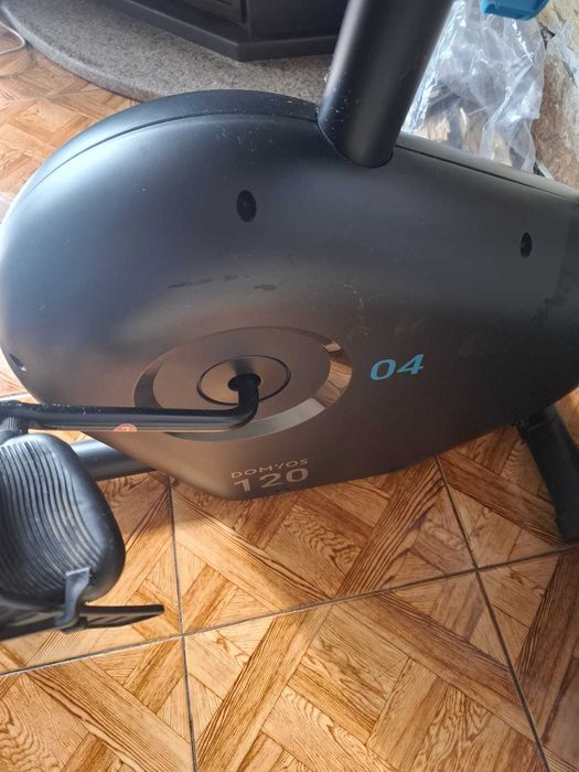 Bicicleta Estática Essencial EB120 Domyos