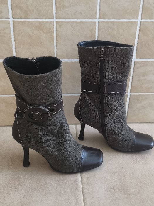 Botas em pele genuina e tecido