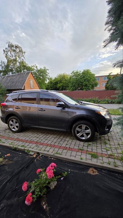 Продам toyota rav4 2015