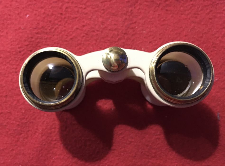 Radziecka lornetka teatralna