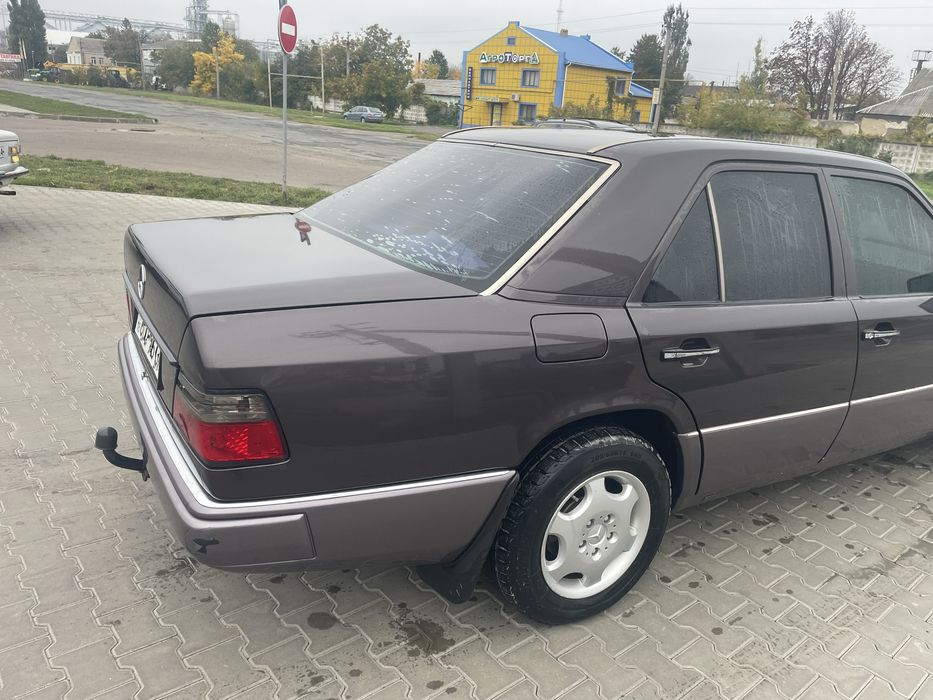 Продам 124 2.0 газ бенз 1993