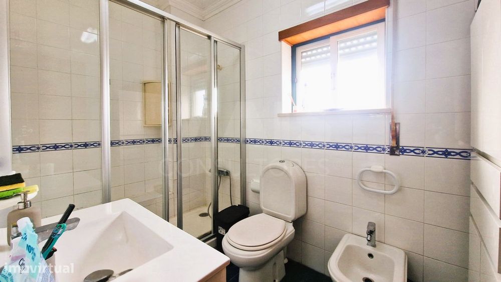 Apartamento T2, com elevador e estacionamento - Caldas da Rainha