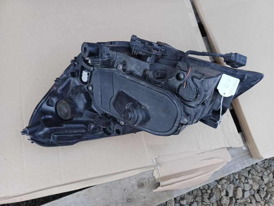 Volvo V60 Xenon lampa EU Prawa