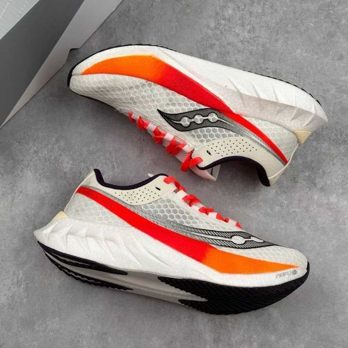 Бігові кросівки Saucony Endorphin pro 4