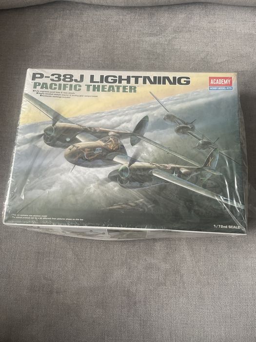 P-38J lighting Pacific Theater / 1:72 , Academy