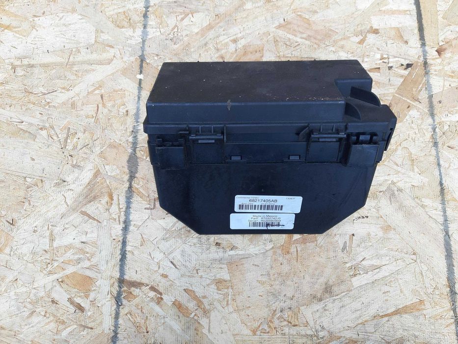 Puszka skrzynka bezpieczników CHRYSLER VOYAGER RT 14-19r 3.6