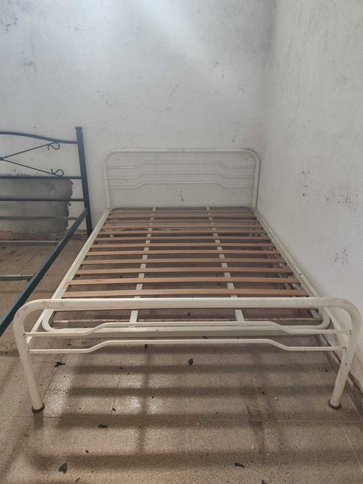 Camas em ferro de 183x133