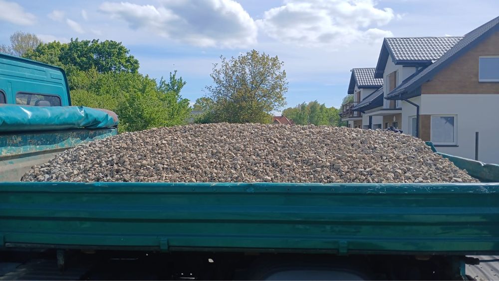 Transport, sprzedaż materiałów sypkich - piasek, ziemia, tłuczeń,piach