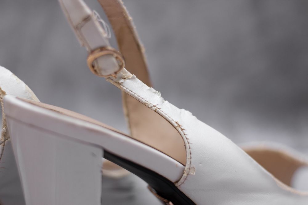 Босоніжки білі під реставрацію