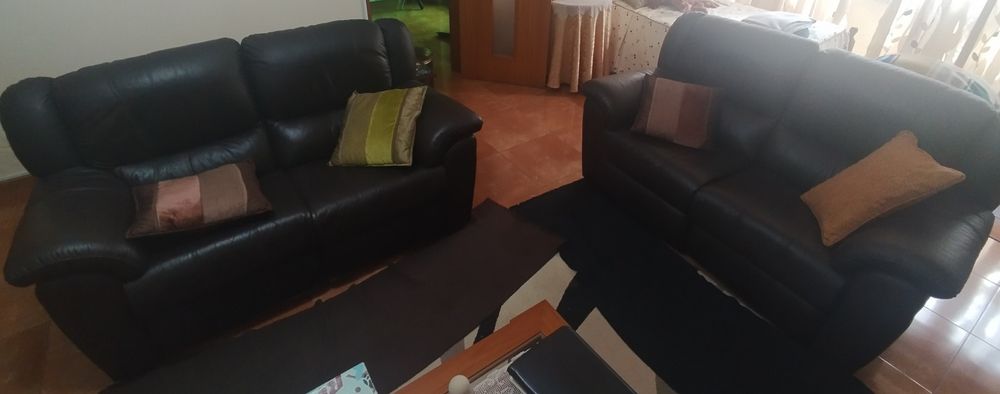 2 sofás extensíveis em pele. Possibilidade  de venda em separado