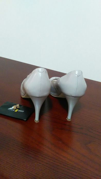 Продам туфли бежевые