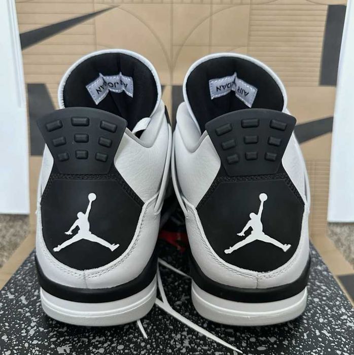 Jordan 4 Retro Military Black R.42