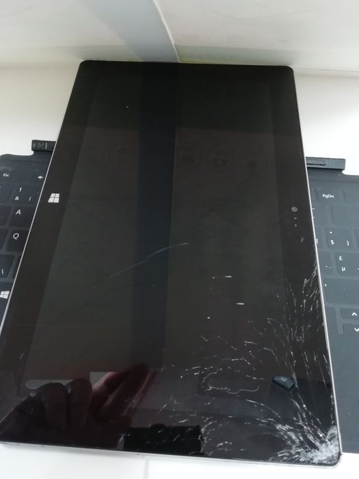Microsoft Surface RT (model 1572) /Ram 2gb/ssd 32gb.