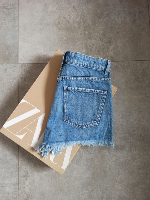 Nowe jeansowe niebieskie spodenki damskie szorty Zara mid rise rozmiar
