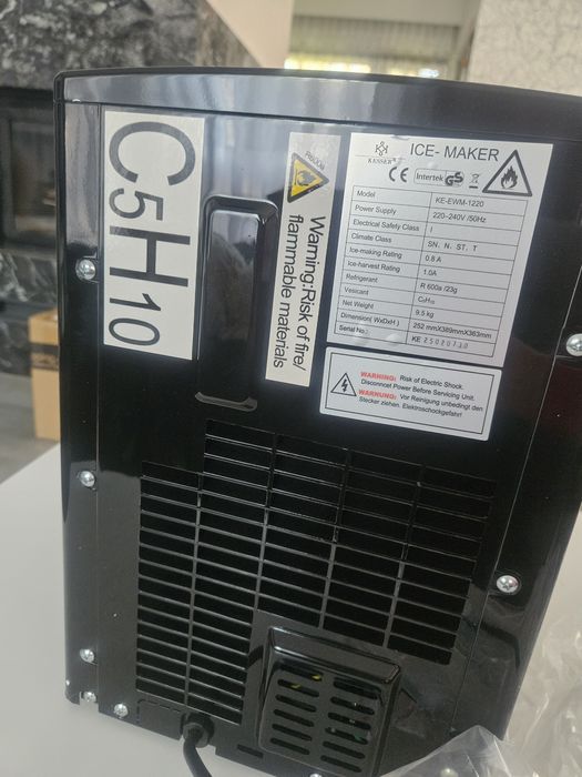 Kostkarka do lodu Kesser