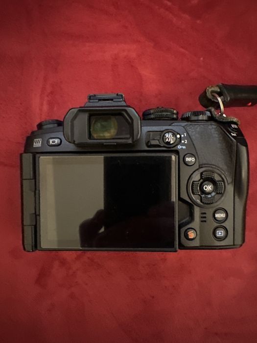 Olympus E-M1 Mk II com duas baterias