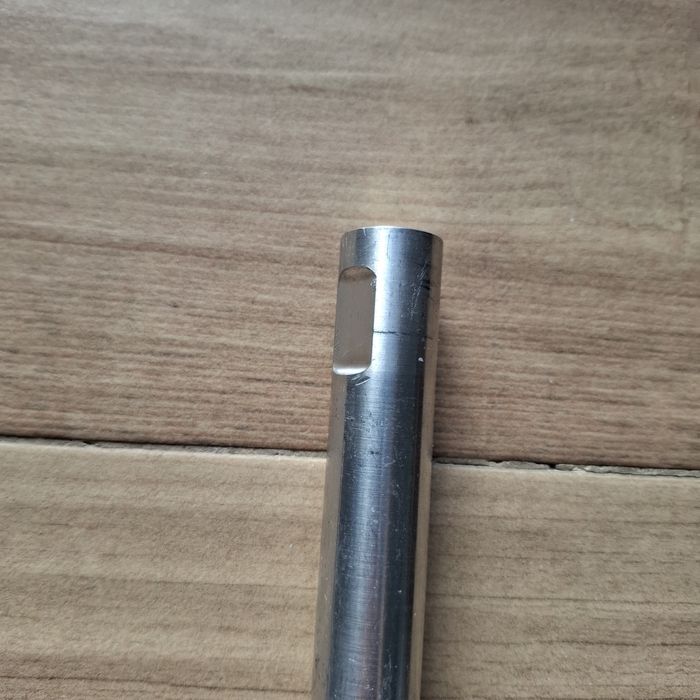 Conjunto de 4 veios em Alumínio.
Comprimento: 350mm
Diametro: 20mm
Furo roscado de uma extremidade:M6
