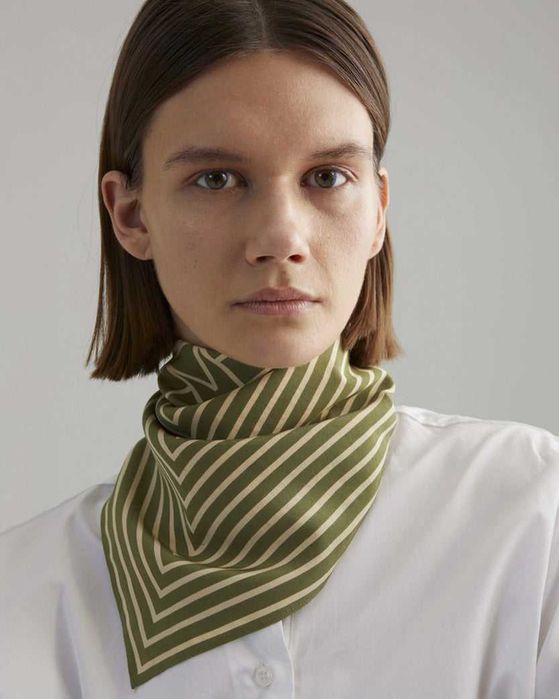 Шарф Toteme Signature Monogram Silk scarf Green