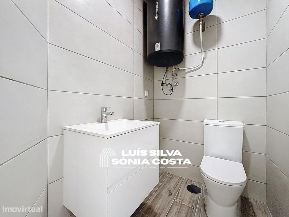 Apartamento T4 Totalmente Remodelado com 2 Varandas e Elevador –...
