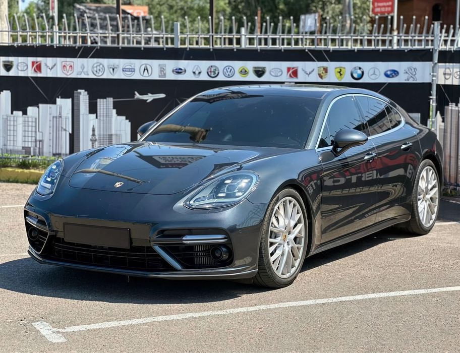 Porsche Panamera 4S