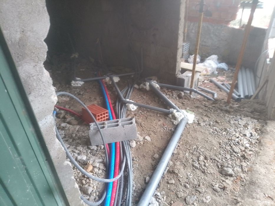 Canalização, eletricidade e Pladur.