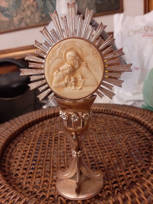 Relicário Vintage em fino latão dourado