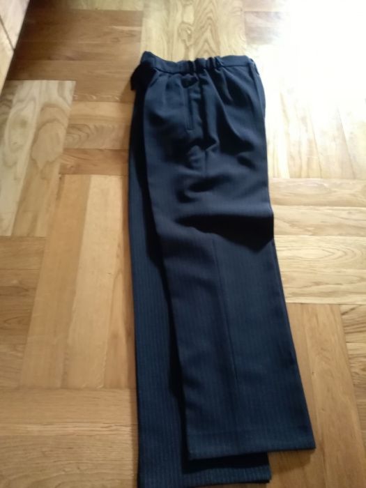 Garnitur z dwoma parami spodni i 2 kamizelkami