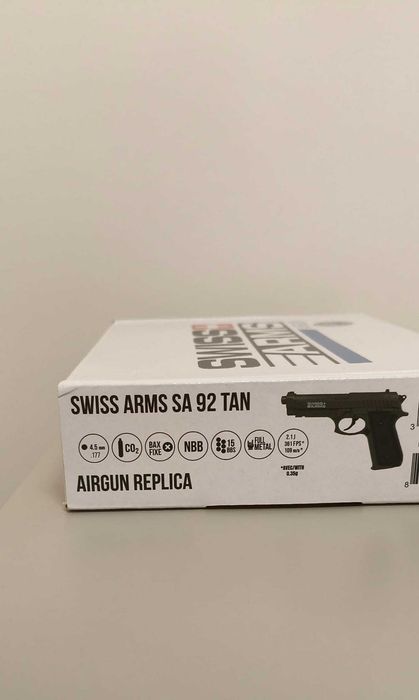 Swiss Arms SA92 4.5mm CO₂ Nylon | Nunca utilizada + extras