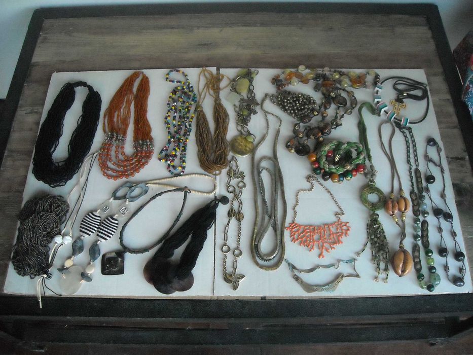 Colares fios bijuteria com pedras missangas