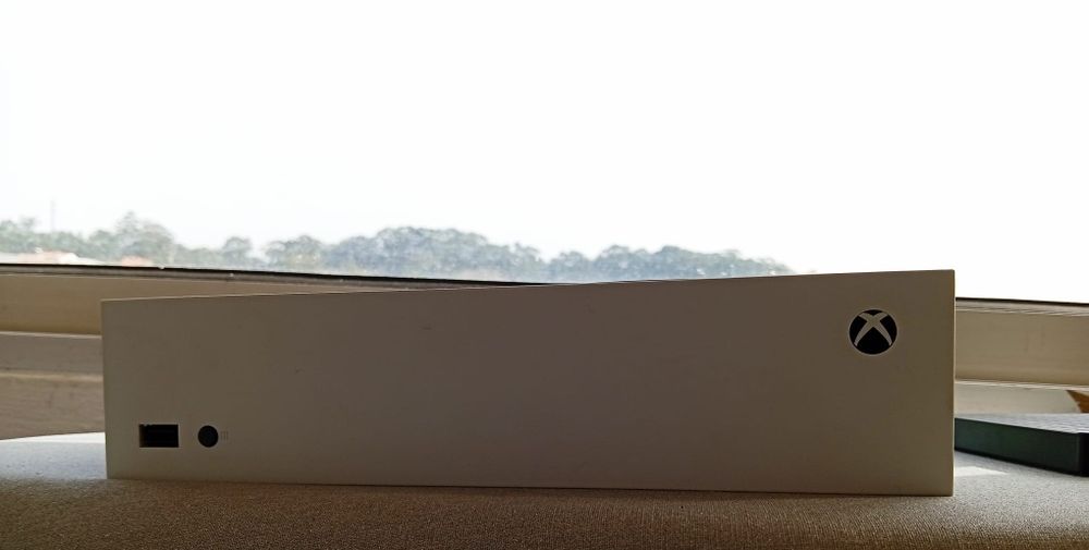 Xbox series s com um disco externo de 2t