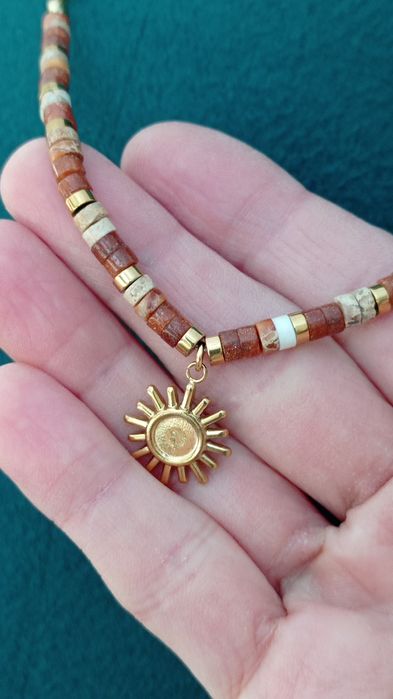 Krótki naszyjnik z kamieni naturalnych w ciepłych barwach