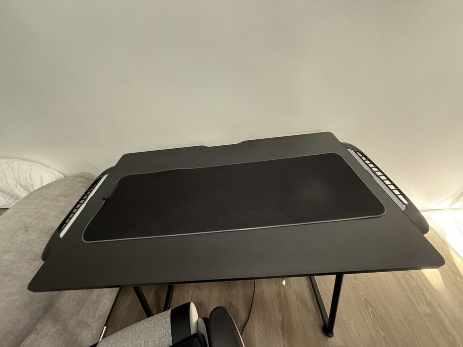 Mesa aplha gamer rgb vai com suporte para 2 ecras