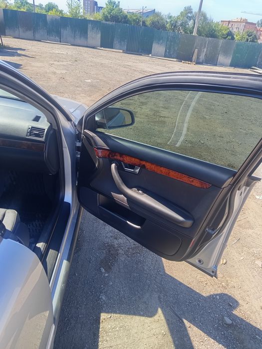 Автомобіль ауді а4