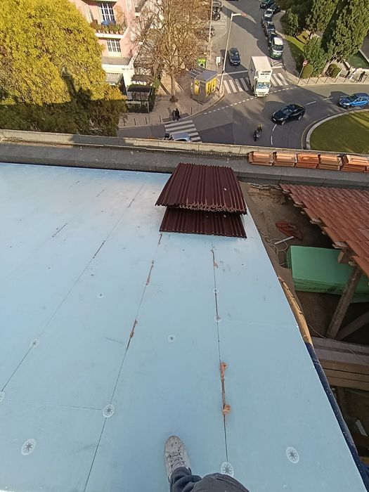 Telhados, isolamentos e pintura
