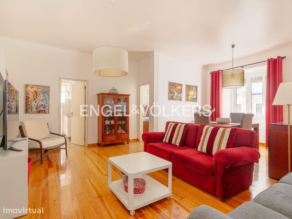 T2 com logradouro e garagem na Estrela