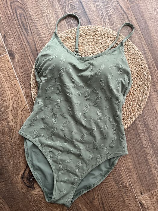 Стильний суцільний купальник