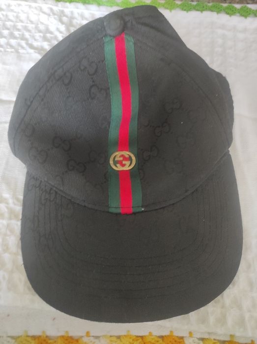 Bonés da Gucci, em Preto e Creme.
