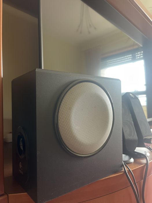 Colunas de som com woofer