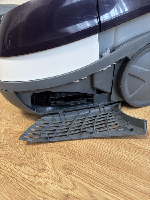 Пилосос миючий з аквафільтром Bosch, повний комплект